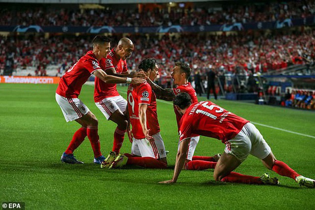 UEFA Champions League: Thua đậm Benfica, Barcelona nguy cơ dừng bước ngay vòng bảng - Ảnh 4.