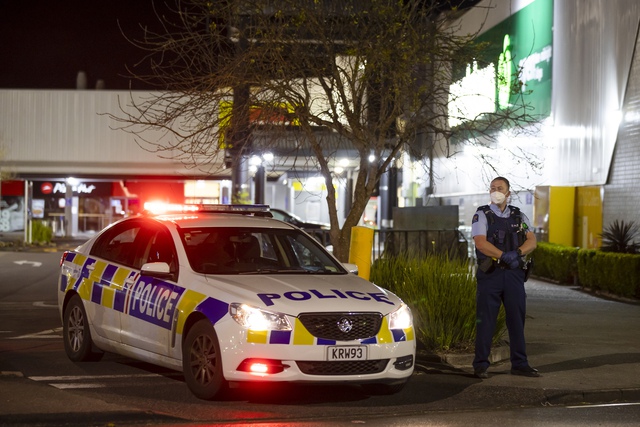 Sau vụ tấn công bằng dao, các siêu thị tại New Zealand sẽ không bày bán dao kéo - Ảnh 1.