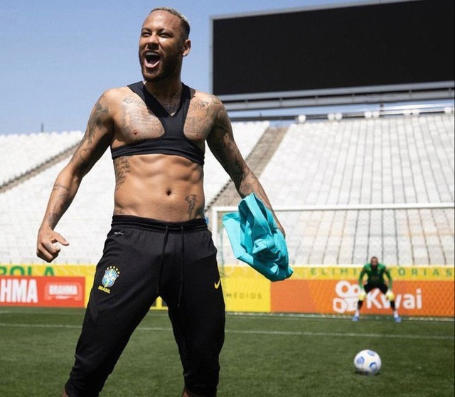 Neymar khoe cơ bụng, đập tan chỉ trích thừa cân - Ảnh 2.