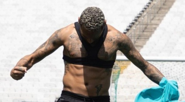 Neymar khoe cơ bụng, đập tan chỉ trích thừa cân - Ảnh 3.