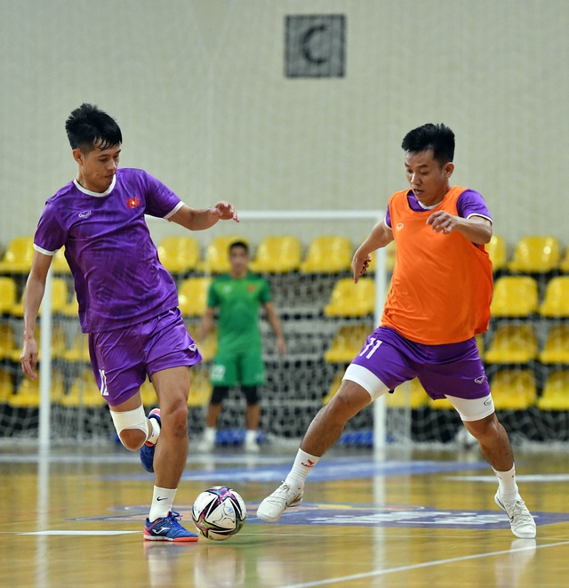 ĐT futsal Việt Nam tập buổi đầu tiên tại Lithuania - Ảnh 1.