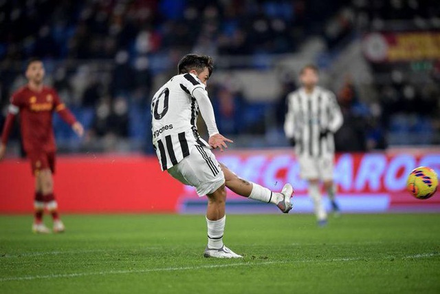 Ghi 3 bàn trong 7 phút, Juventus ngược dòng kịch tính trước AS Roma - Ảnh 2.