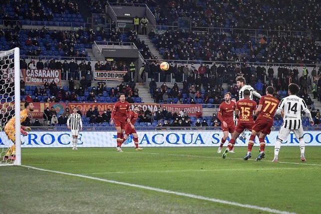 Ghi 3 bàn trong 7 phút, Juventus ngược dòng kịch tính trước AS Roma - Ảnh 4.