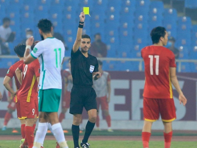 ĐT Việt Nam bị phạt do nhận nhiều thẻ vàng ở vòng loại thứ 3 World Cup 2022 - Ảnh 1.