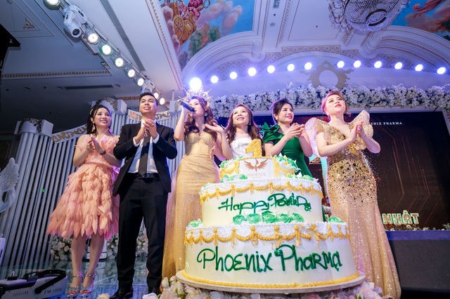 Diễn viên Việt Anh và dàn sao Việt khuấy động sự kiện “Phoenix Pharma - Kết nối sự thịnh vượng” - Ảnh 3.