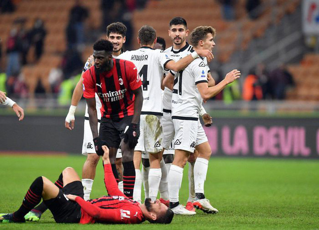 AC Milan bất ngờ bại trận trước Spezia - Ảnh 1.