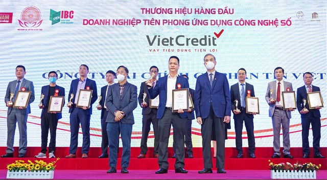 VietCredit vinh dự vào Top 10 thương hiệu hàng đầu Việt Nam - Ảnh 1.