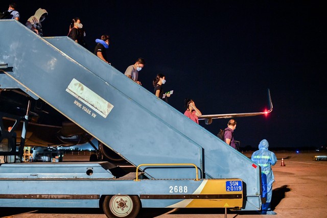 Vietnam Airlines khai thác chuyến bay quốc tế thường lệ đầu tiên kể từ đại dịch COVID-19 - Ảnh 1.