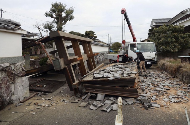 Động đất ở miền Nam Nhật Bản làm 13 người bị thương, không có cảnh báo sóng thần - Ảnh 1.