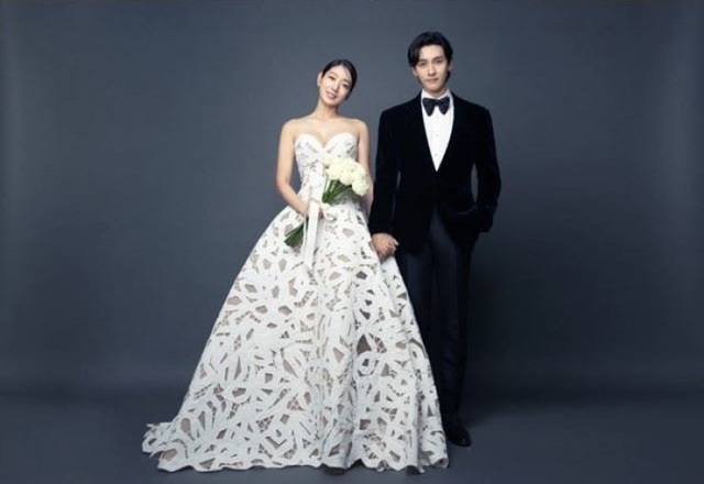 Park Shin Hye xinh đẹp trong ngày cưới - Ảnh 2.