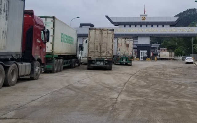Hàng trăm container từ Lạng Sơn lên Cao Bằng tìm cơ hội thông quan - Ảnh 1.