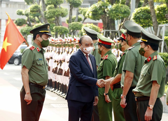 Chủ tịch nước Nguyễn Xuân Phúc chúc Tết Công an TP Hồ Chí Minh - Ảnh 2.