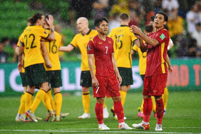 ĐT Việt Nam rơi khỏi top 100 FIFA - Ảnh 1.
