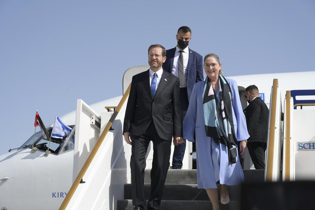 Tổng thống Israel Herzog lần đầu tiên thăm chính thức UAE - Ảnh 1.