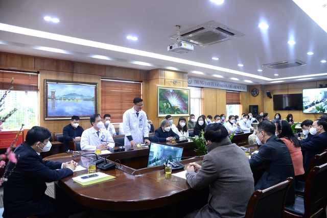 Bộ Trưởng Bộ Y tế Nguyễn Thanh Long thăm, chúc Tết Bệnh viện Nội tiết Trung ương - Ảnh 2.