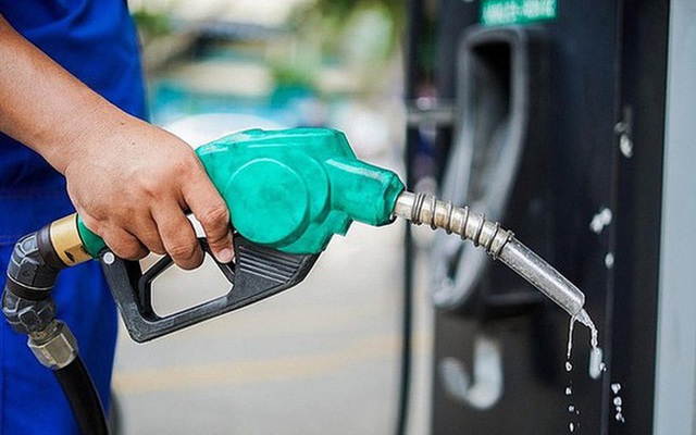 Dùng xăng, dầu lãng phí bị phạt tới 2 triệu đồng - Ảnh 1.