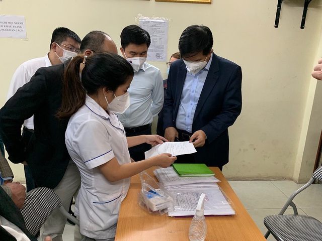 Bệnh viện tuyến Trung ương hỗ trợ Hà Nội chống dịch - Ảnh 2.