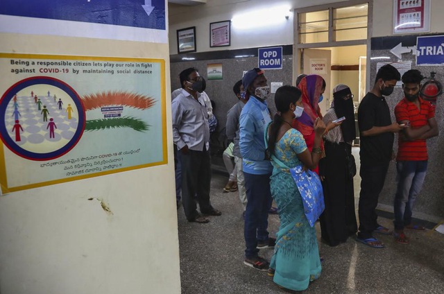 Ấn Độ ghi nhận số ca mắc mới/ngày tăng gấp 4 lần, số người nhập viện vẫn ở mức thấp - Ảnh 1.