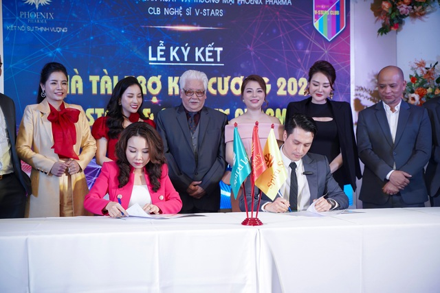 Diễn viên Việt Anh ký hợp đồng hợp tác chính thức với Phoenix Pharma - Ảnh 1.
