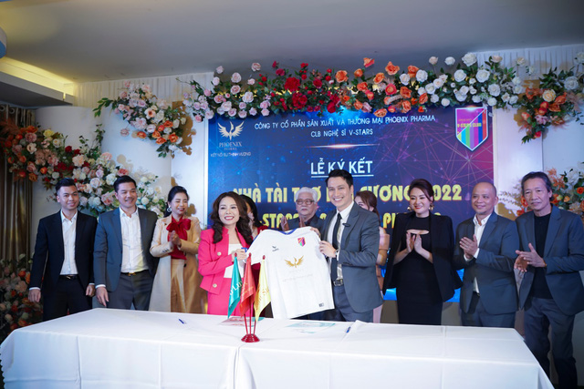 Diễn viên Việt Anh ký hợp đồng hợp tác chính thức với Phoenix Pharma - Ảnh 3.