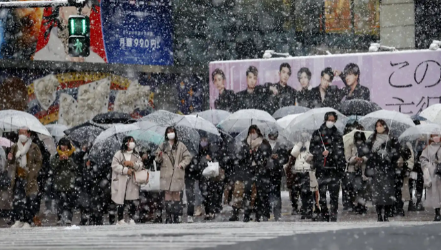 Tuyết rơi dày kỷ lục tại thủ đô Nhật Bản kể từ năm 2018 - Ảnh 1.