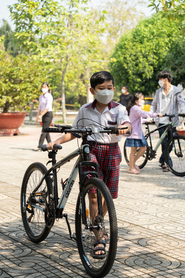 Xe đạp đến trường - chương trình hỗ trợ trẻ em mồ côi bị ảnh hưởng bởi COVID-19 - Ảnh 2.
