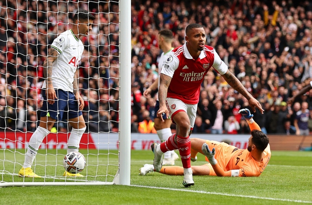 Thắng Tottenham, Arsenal xây chắc ngôi đầu Ngoại hạng Anh - Ảnh 2.