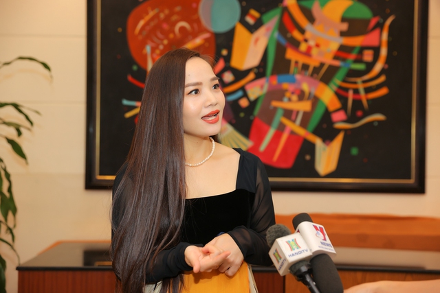 Đại sứ Cristina Romila: Đinh Hoài Xuân là nghệ sỹ dám tiên phong - Ảnh 1.