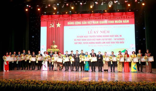 70 năm ngành xuất bản, in và phát hành sách Việt Nam - Ảnh 1.