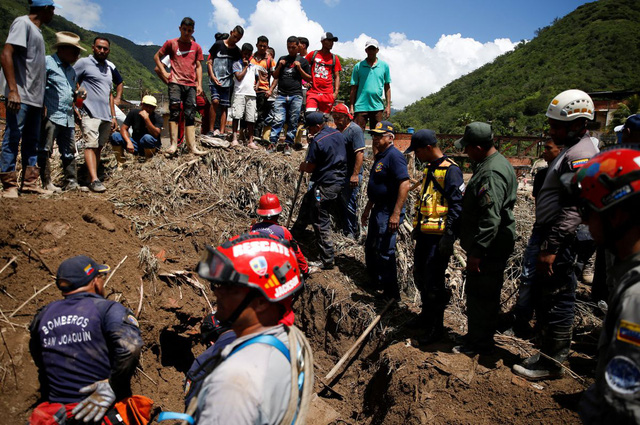 Lũ lụt và lở đất ở Venezuela: Nỗ lực tìm kiếm người mất tích, số người tử vong tiếp tục tăng - Ảnh 3.