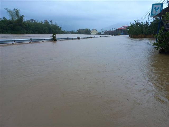 Nhiều địa phương ở Quảng Ngãi thiệt hại do mưa lớn - Ảnh 4.