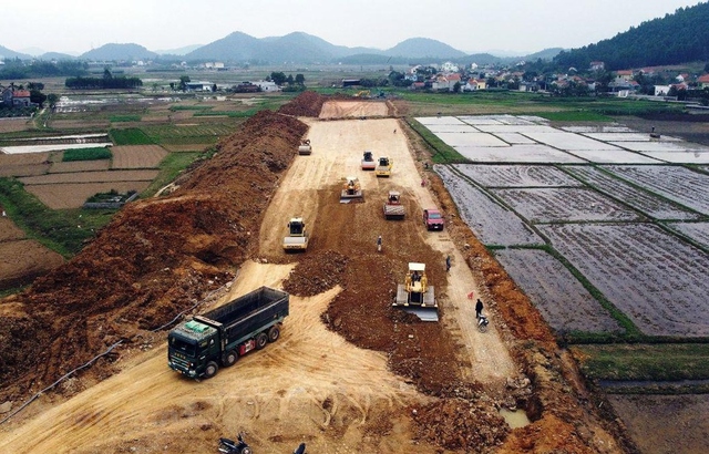 Cảnh cáo nhà thầu chậm tiến độ dự án cao tốc Mỹ Thuận-Cần Thơ - Ảnh 1.