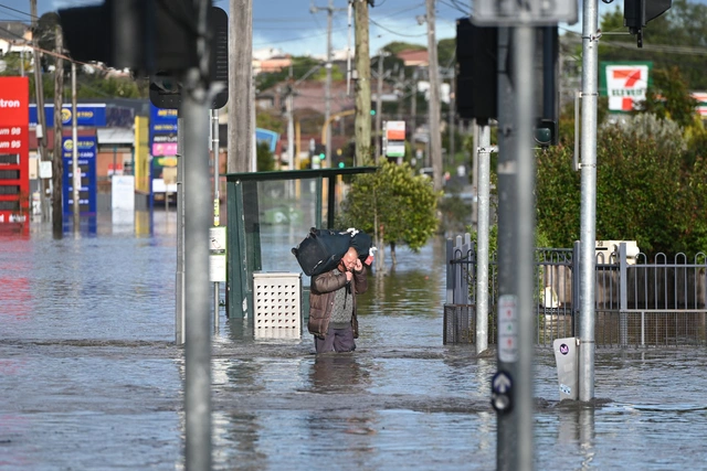 “Đại hồng thủy” tấn công 3 bang ở Australia, Melbourne ngập trong nước lũ - Ảnh 1.