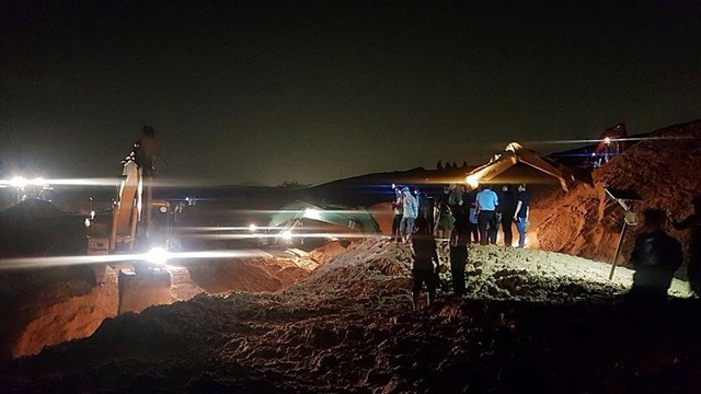 UBND tỉnh Bình Thuận chỉ đạo khẩn vụ sập mỏ titan khiến 1 người chết, 3 người mất tích - Ảnh 1.