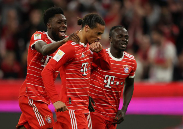 Thắng đậm Freiburg, Bayern Munich áp sát ngôi đầu Bundesliga - Ảnh 1.