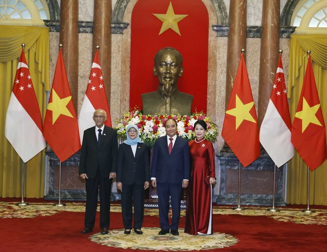 Chủ tịch nước Nguyễn Xuân Phúc chủ trì Lễ đón Tổng thống Cộng hòa Singapore - Ảnh 2.