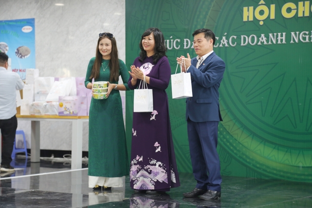 Công đoàn Đài THVN tổ chức mít tinh, hội chợ chào mừng ngày Phụ nữ Việt Nam - Ảnh 8.