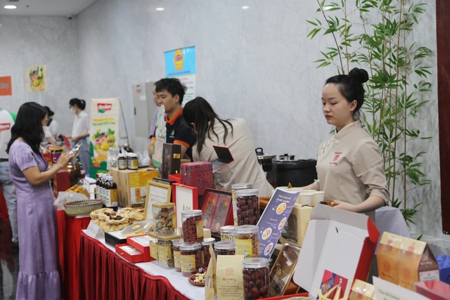 Công đoàn Đài THVN tổ chức mít tinh, hội chợ chào mừng ngày Phụ nữ Việt Nam - Ảnh 20.
