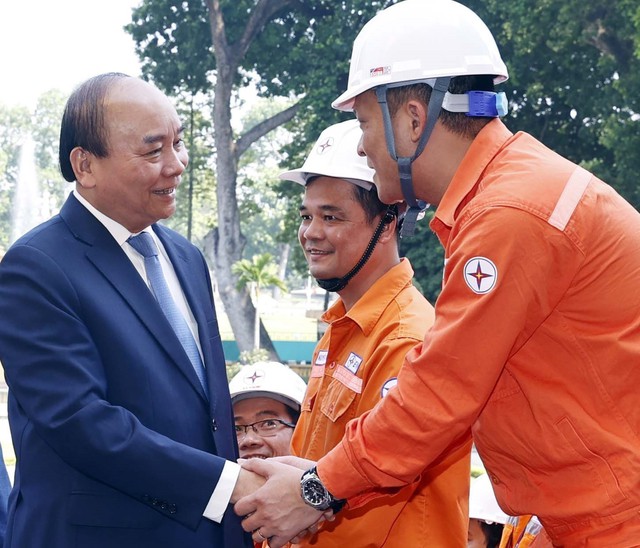Chủ tịch nước Nguyễn Xuân Phúc gặp mặt, biểu dương thợ giỏi ngành Điện - Ảnh 2.