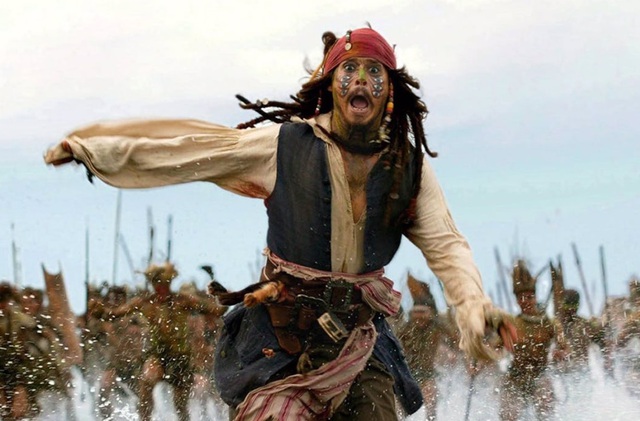 Phục trang cướp biển bùng nổ sau hiệu ứng phiên tòa giữa Johnny Depp - Amber Heard - Ảnh 1.