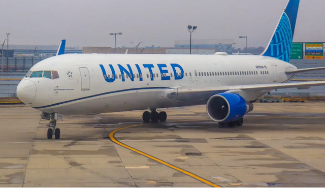 United Airlines tạm dừng dịch vụ tại sân bay JFK ở New York vào tháng 10 - Ảnh 1.