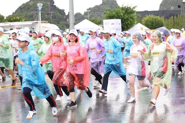 Hơn 4.000 học sinh, sinh viên, giáo viên tham gia giải chạy S-Race Quảng Ninh 2022 - Ảnh 2.