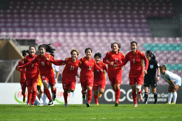 HLV Mai Đức Chung lên đường tham dự lễ bốc thăm VCK FIFA World Cup nữ Australia/New Zealand 2023 - Ảnh 4.