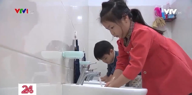 Trường học xây dựng thói quen rửa tay đúng cách để phòng dịch - Ảnh 5.