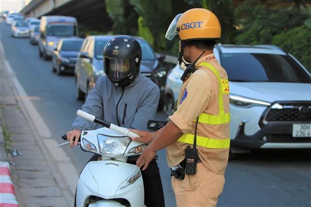 Mở rộng tuần tra giải quyết ùn tắc ở cửa ngõ ra vào Hà Nội, TP Hồ Chí Minh - Ảnh 2.