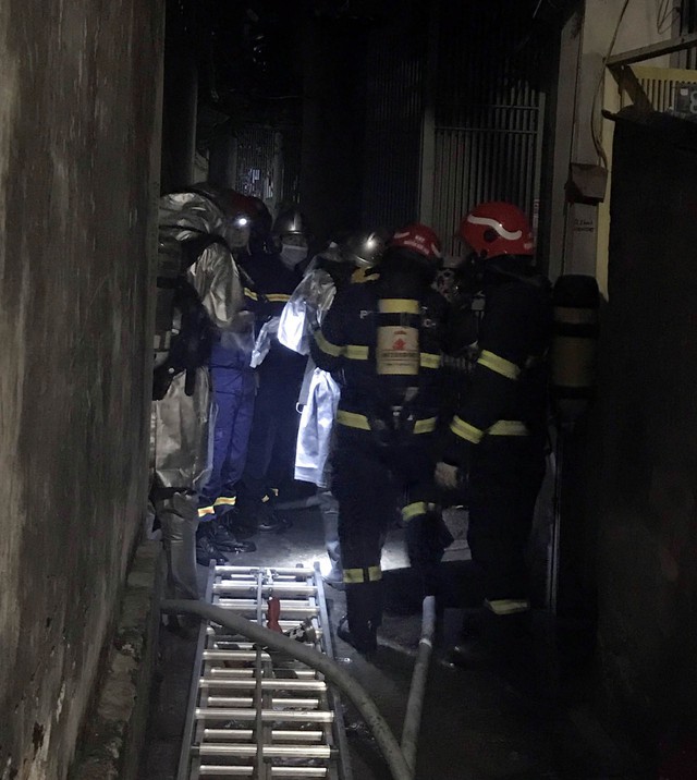 Hà Nội: Cháy nhà 6 tầng, 11 người may mắn thoát nạn - Ảnh 4.