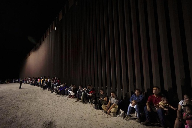 Số người di cư bất hợp pháp qua biên giới Mexico - Mỹ cao kỷ lục - Ảnh 1.