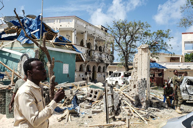 Đánh bom xe vào khách sạn tại Somalia, 9 người tử vong - Ảnh 1.