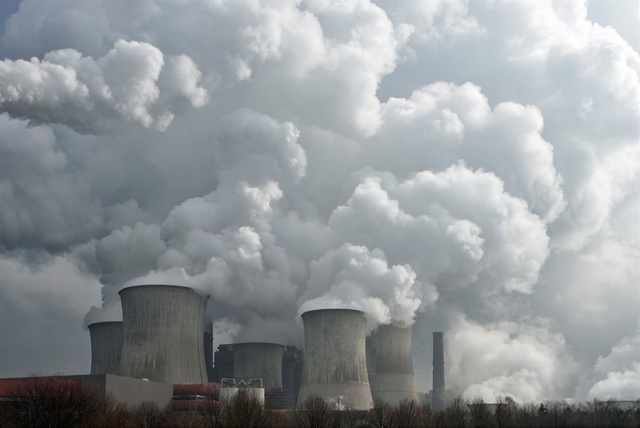 IEA dự báo lượng khí thải toàn cầu sẽ đạt đỉnh vào năm 2025 - Ảnh 1.