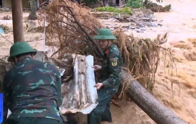 Hình ảnh tan hoang sau trận lũ quét ở Nghệ An - Ảnh 3.